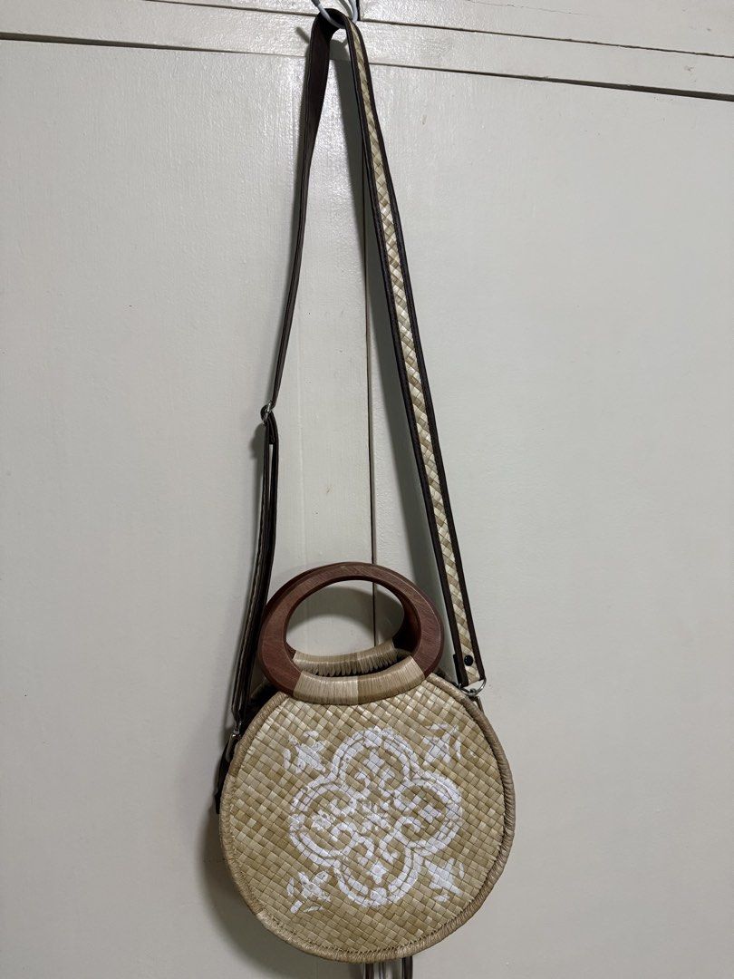 Woven Sling Bag Body Bag (Category: Beach Bags) located in San Carlos City. Submitted by achisfinds (Listing ID 1430917772, Image 1). Description: Made locally in the Philippines Handwoven & handpainted With sturdy wooden handles.