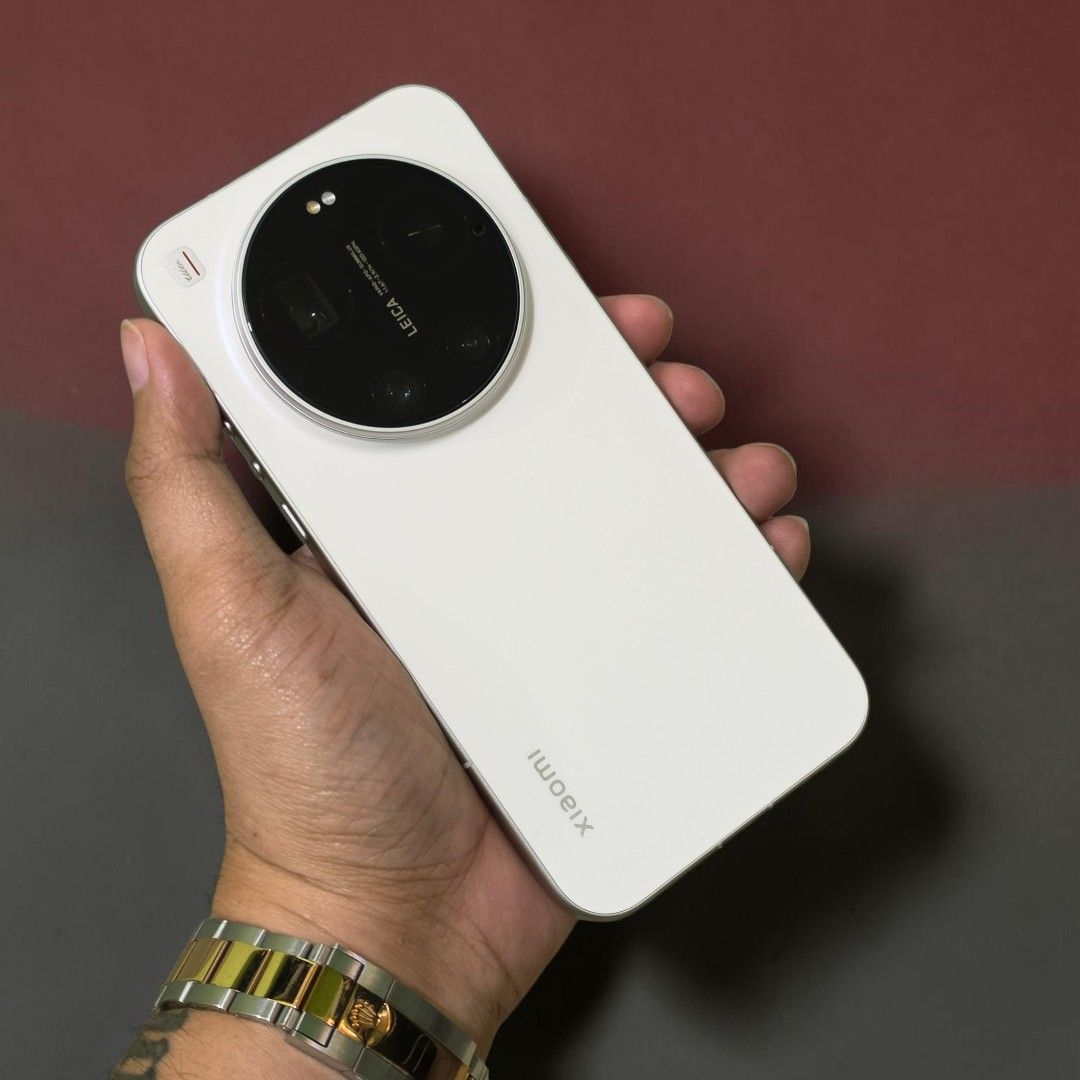 Xiaomi 17 Ultra White 1TB GLOBAL (Category: Xiaomi) located in Manila. Submitted by julianjuleschico (Listing ID 1430818563, Image 3). Description: Xiaomi 17 Ultra White GLOBAL 1TB Storage / 16gb RAM Latest Snapdragon 8 Elite Gen 5 Processor 6000mah battery , 100% health Dual sim - Openline - 5G Connectivity Complete package with free case Good as new, No scratch Php 78,500 Open for swapping.