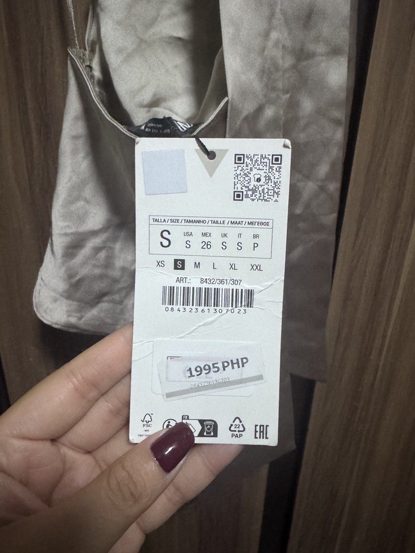 ZARA Gold Satin Halter Top - Size S (Category: Sleeveless) located in Manila. Submitted by kylaasanchez (Listing ID 1430953691, Image 3). Description: Brand: Zara Size: S Condition: Brand New w/ tag Location: Marikina.