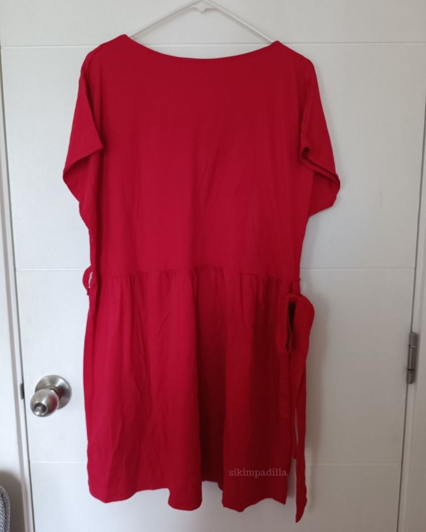 2-Way Red V-Neck Dress (Category: Dresses) located in Mandaluyong City. Submitted by sikimpadilla (Listing ID 1430981448, Image 2). Description: Red dress features a V-neck design and short sleeves. It has a gathered waistline and comes with tie details on the sides. It's a versatile piece suitable for various occasions..