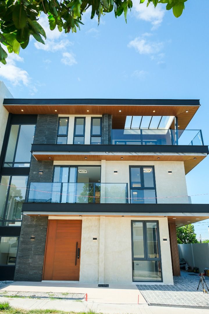 ₱31.5M | Premium Brand New 5-Bedroom Home (331.77 sqm) Parkway Settings ...