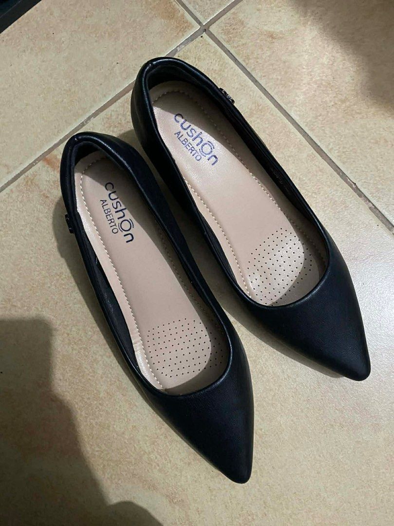Alberto Black shoes (Category: Heels) located in Rodriguez. Submitted by adorkableee (Listing ID 1431050844, Image 1). Description: very good condition .
