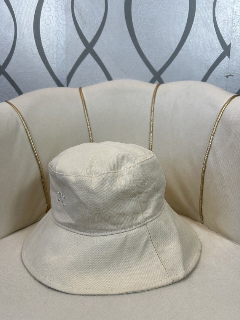 Alo (Category: Hats & Beanies) located in Pasig City. Submitted by j_clothingboutique (Listing ID 1430984907, Image 3). Description: Alo yoga fundamental bucket hat Nice Clean inside .