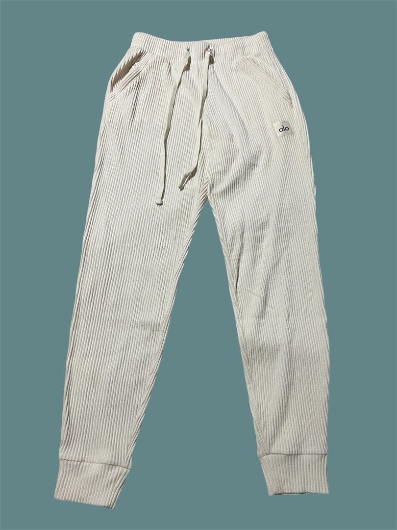 Alo yoga muse sweatpants small (Category: Activewear) located in Iba. Submitted by xooperfindslb (Listing ID 1431103053, Image 2). Description: Alo yoga. Muse sweatpants Small -both Color Ivory - with wash tag -available White heathered - cut tag - limited color -available Waist 13” or waistline 26” Can stretch upto - 42” max .