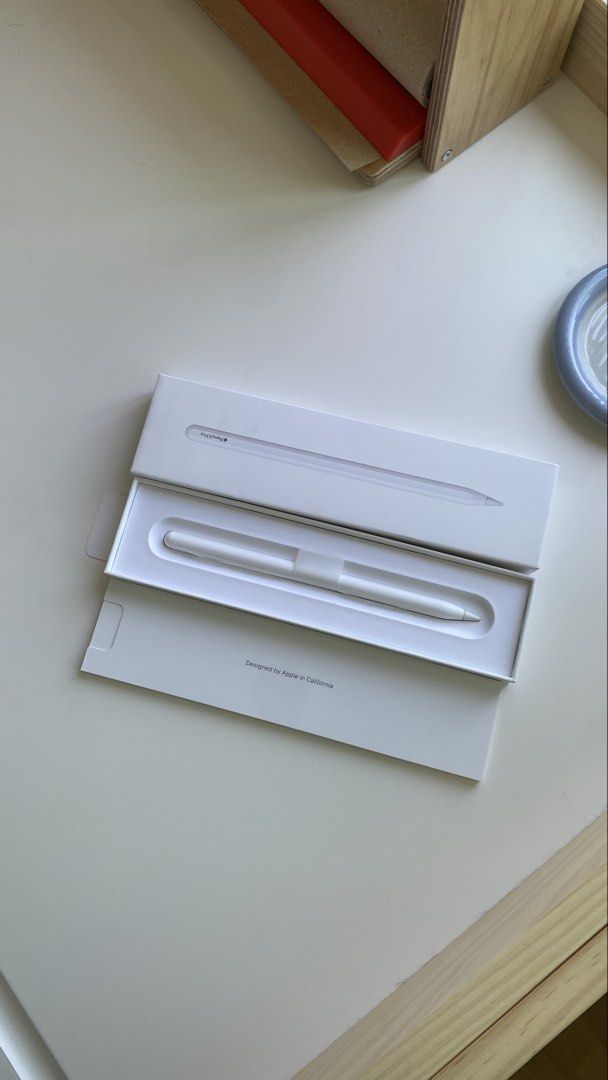 Apple Pencil Pro (Category: Other Mobile & Gadget Accessories) located in Manila. Submitted by issabellagver (Listing ID 1431161586, Image 2). Description: RFS: Not compatible with my iPad Gen. Boxed opened and never used (aside from trying to connect to the device) Comes with original box MoP: Bank Transfer or GCash Please message if you have any questions!.