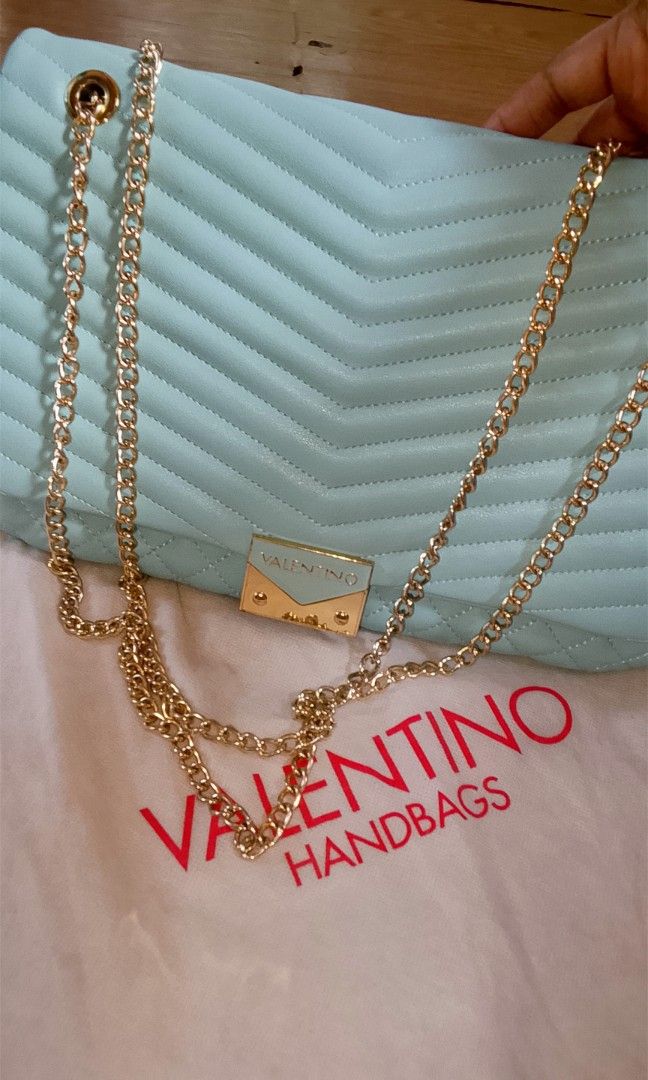 Authentic Valentino Bag Once Used only (Category: Luxury Bags & Wallets) located in Cebu City. Submitted by gracemarvin06 (Listing ID 1431039885, Image 3). Description: Helping my cousin's Prelove Authentic Valentino Bag 😍🥰 Once used only kay donya ra kuno kaau tan awon☺️ Bought this for 300Sar sa Saudi , in Philippine Currency P4,700 ni sya 😍 Selling it for P1,500 nalang sa makauna ra! Made from Italy ni sya nga bag guys! Gwapa kaau liwat sa 