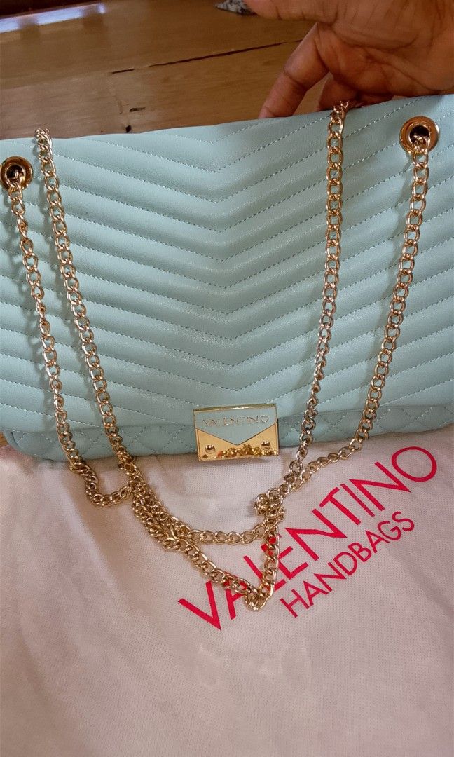 Authentic Valentino Bag Once Used only (Category: Luxury Bags & Wallets) located in Cebu City. Submitted by gracemarvin06 (Listing ID 1431039885, Image 2). Description: Helping my cousin's Prelove Authentic Valentino Bag 😍🥰 Once used only kay donya ra kuno kaau tan awon☺️ Bought this for 300Sar sa Saudi , in Philippine Currency P4,700 ni sya 😍 Selling it for P1,500 nalang sa makauna ra! Made from Italy ni sya nga bag guys! Gwapa kaau liwat sa 