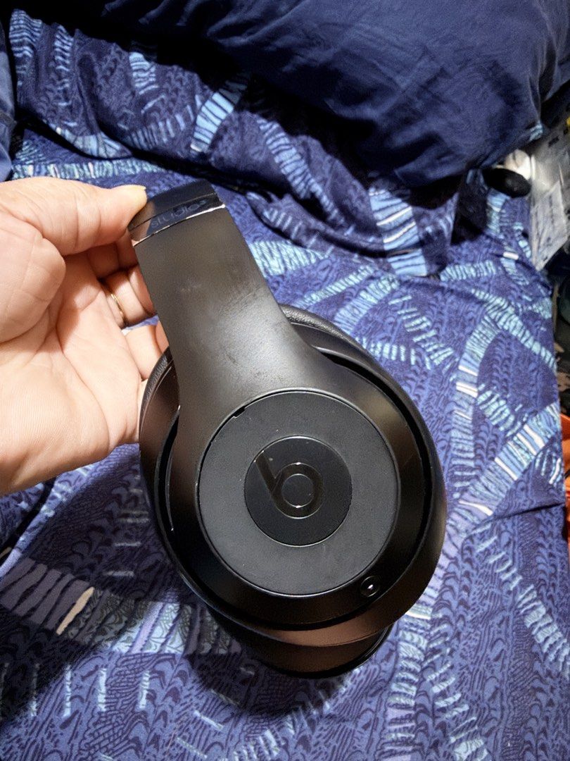 Beats Studio 3 (Category: Earphones) located in Paranaque City. Submitted by hannah.agupit (Listing ID 1431034657, Image 1). Description: Unit and cable for charging only What you see is what you get Ready to use.
