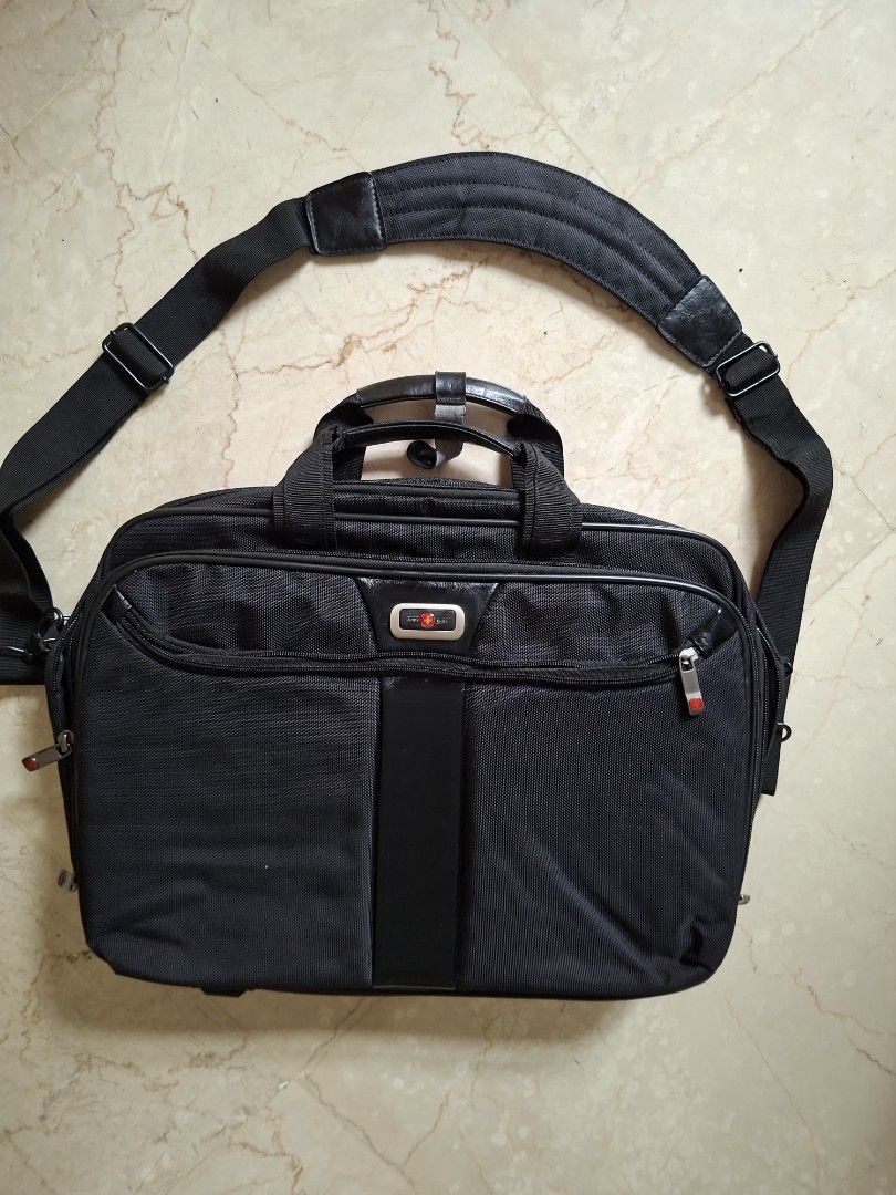 Black Laptop Bag with Shoulder Strap478368460052910080