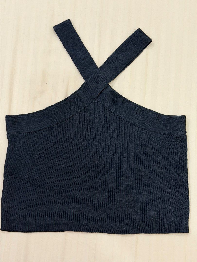 Black Ribbed Halter Top (Category: Sleeveless) located in San Juan City. Submitted by erkashops (Listing ID 1431069199, Image 2). Description: .