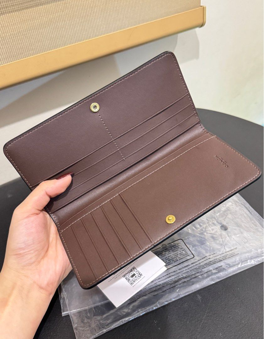 Brandnew Coach Snap Wallet (Category: Luxury Bags & Wallets) located in Caloocan City. Submitted by pocketstyle (Listing ID 1431145869, Image 3). Description: 100% original Money back guaranteed No inclusions thus selling low.
