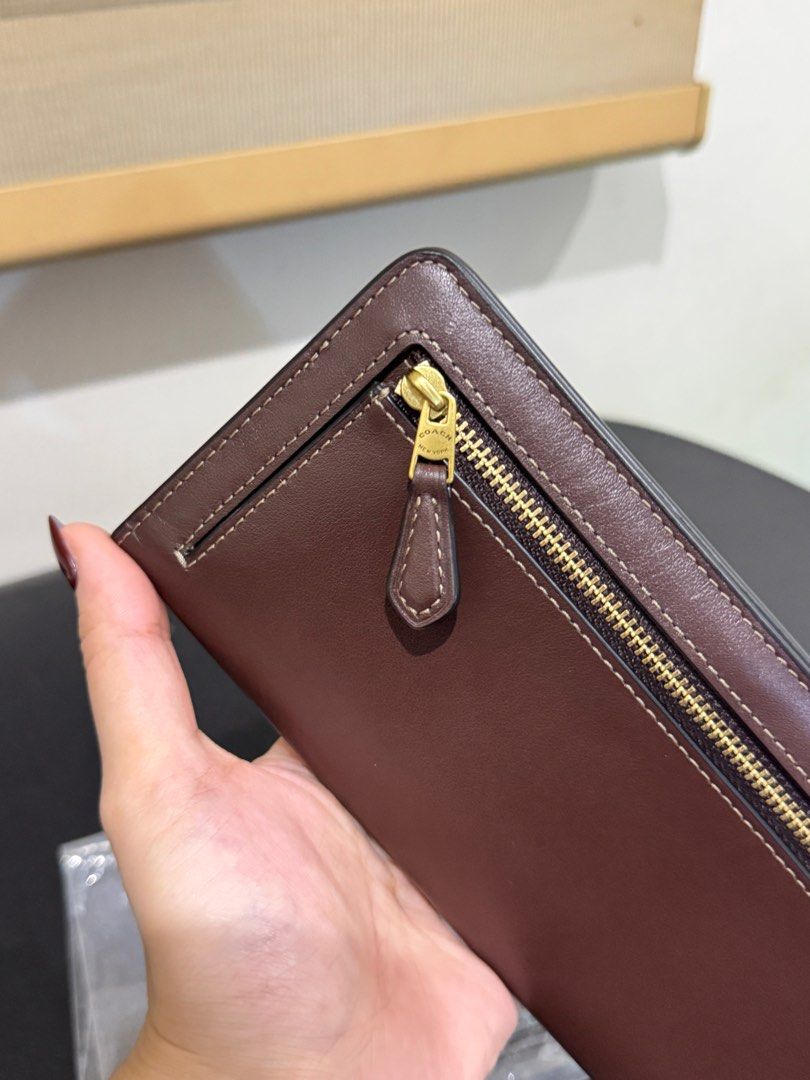 Brandnew Coach Snap Wallet (Category: Luxury Bags & Wallets) located in Caloocan City. Submitted by pocketstyle (Listing ID 1431145869, Image 2). Description: 100% original Money back guaranteed No inclusions thus selling low.