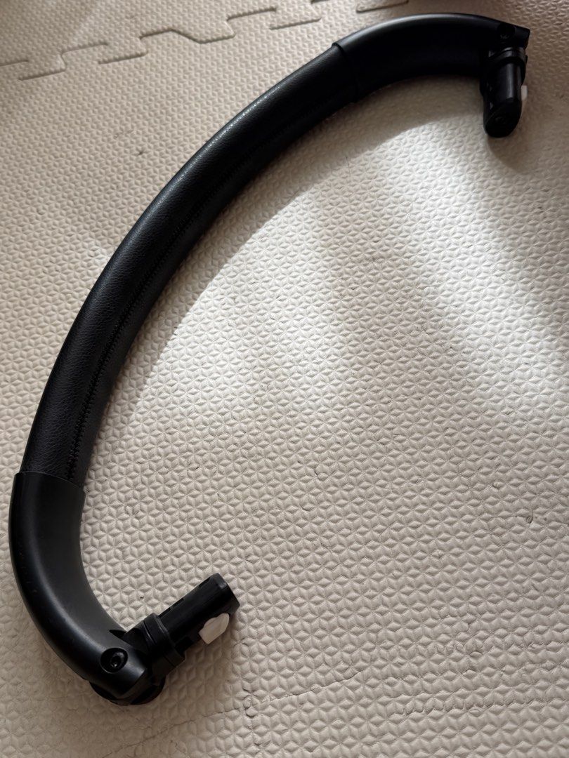 Bugaboo Butterfly 1 Stroller Handle Bar and Seat Pad (Category: Strollers) located in Pasay City. Submitted by lizj88 (Listing ID 1431072139, Image 3). Description: Bugaboo Butterfly 1 Green - P21k Freebie: bumper Blue - P20k Freebie: extra BLUE seat inlay No defects Check all you want RFS: 2 kids are grown ups, no need na.