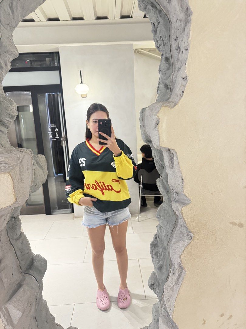 California Graphic jersey top (Category: Sleeveless) located in Taytay. Submitted by marapoleng (Listing ID 1431117114, Image 1). Description: - California design top - Yellow and black color scheme - Long sleeves - Pullover style - Comfortable material - Perfect for casual outfits Oversize im small ganyan sya sa small.