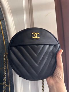 (Category: ) located in . Submitted by tim_wardrobe (Listing ID 1431038169, Image 1). Description: .