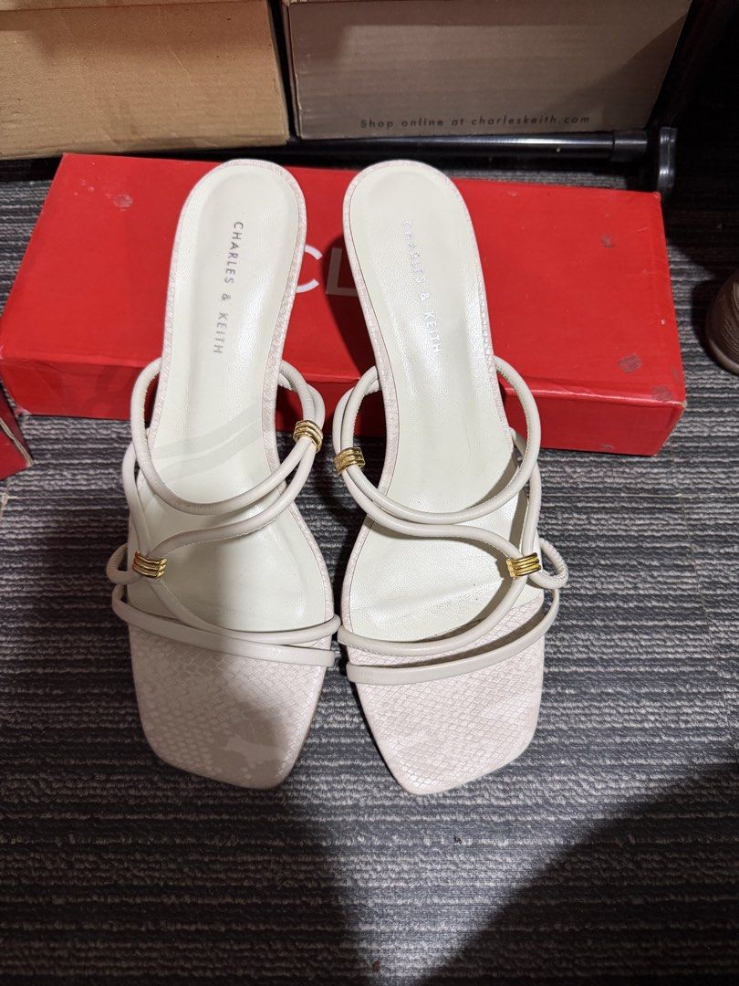 Charles & Keith Sandals (Category: Flats & Sandals) located in Marikina City. Submitted by inside_clothes (Listing ID 1431032691, Image 1). Description: Ilan Beses lang nagamit. Since na buntis hndi na kasya sakin 😅 Size 36.