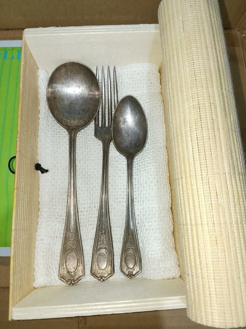 Community Silver Triple Plus Cutlery Set (Category: Dinnerware & Cutlery) located in Santo Tomas. Submitted by retrotastic (Listing ID 1431146644, Image 1). Description: Community Silver brand Vintage/Antique ideal for display in a very nice display case ₱500.