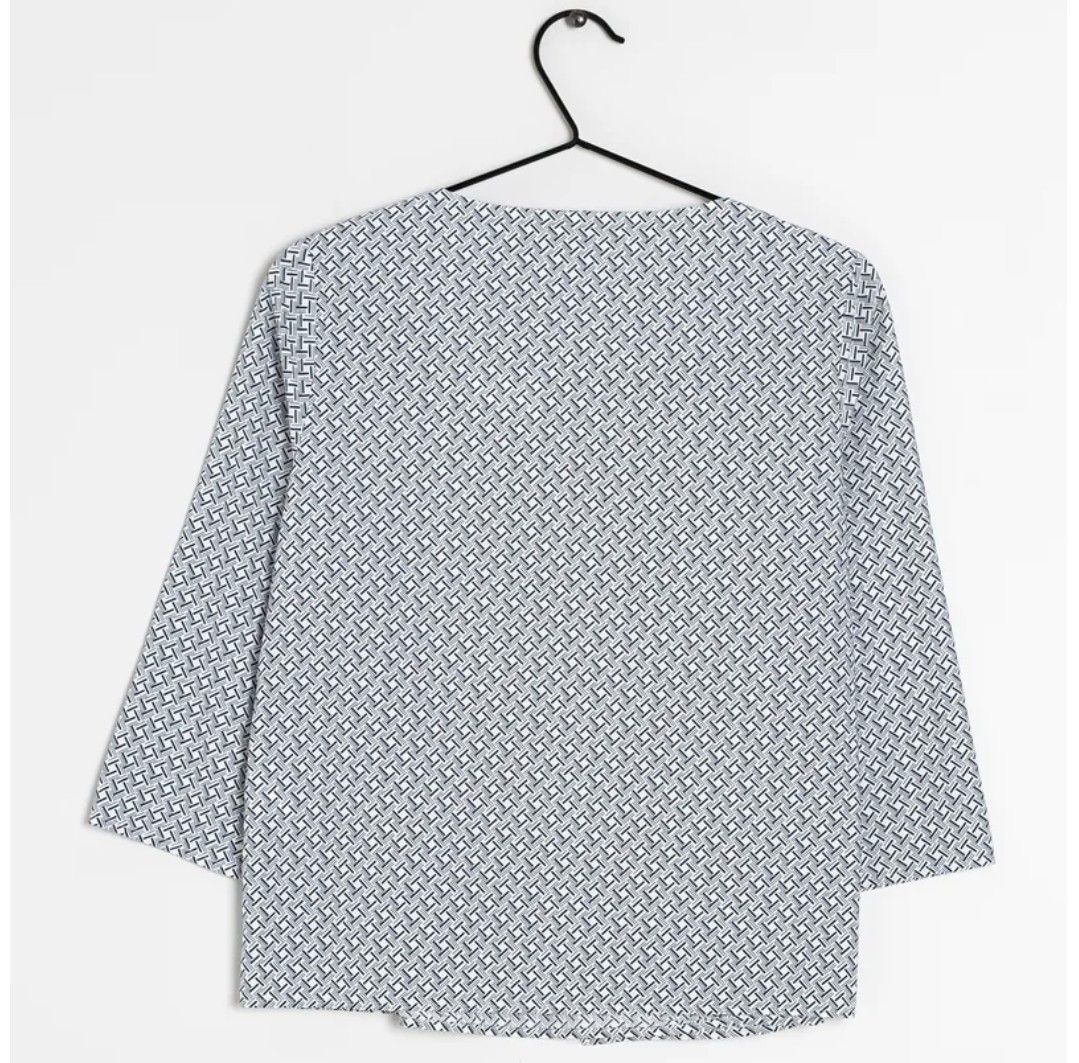 COS Geo print wrap top (Category: Blouses) located in Quezon City. Submitted by chph2nd (Listing ID 1431142228, Image 2). Description: .