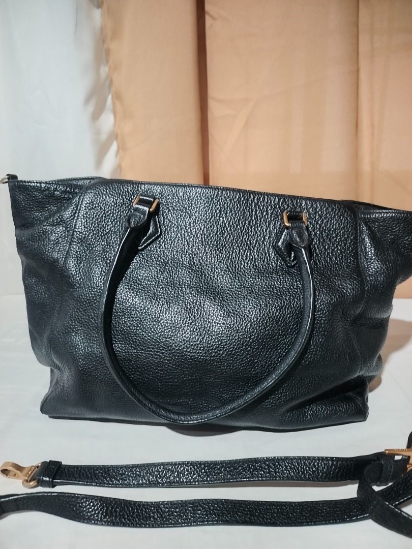 Couronne Black Leather Handbag (Category: Luxury Bags & Wallets) located in Marilao. Submitted by paadd (Listing ID 1431018307, Image 2). Description: Couronne Handbag Black pebbled leather Good condition Price: 1000 Dual top handles with gold-tone hardware Comes with detachable adjustable crossbody strap Buyer shoulders the shipping fee Meet-up available for sure buyers only SM Marilao foodcourt.