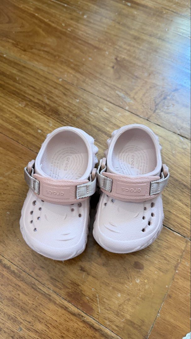 Crocs Toddler Clogs Size 5 (Category: Babies & Kids Fashion) located in Paranaque City. Submitted by mtrb0104 (Listing ID 1431017958, Image 1). Description: Almost brand new, size C5.