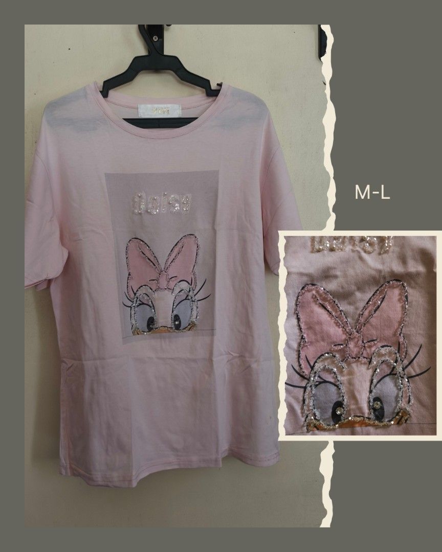 Daisy Duck Pink T-shirt M-L (Category: Tshirts & Polo Shirts ) located in Loay. Submitted by arakesh21 (Listing ID 1431180600, Image 1). Description: Pink Daisy Duck t-shirt. Features a Daisy Duck graphic on the front with the word "Daisy" above the graphic. The size is M-L. The t-shirt has short sleeves and a round neckline..