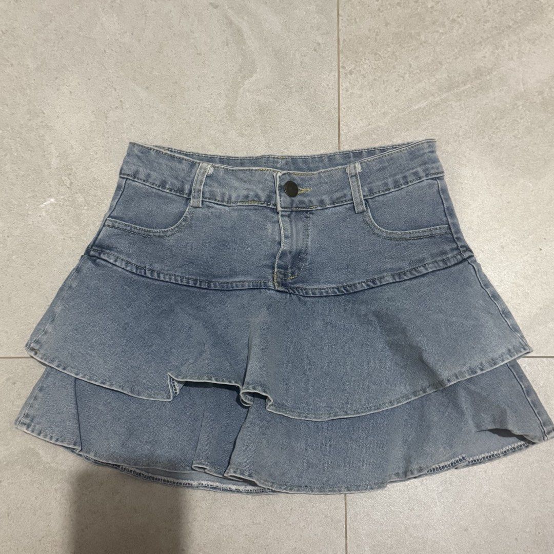 Denim skirt skorts (Category: Skirts) located in Makati City. Submitted by allure_there (Listing ID 1431053630, Image 1). Description: Fits 23-25 Dm to purchase J&t courier Gcash or maribank mop.