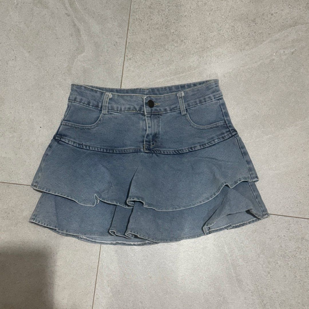 Denim skirt skorts (Category: Skirts) located in Makati City. Submitted by allure_there (Listing ID 1431053630, Image 2). Description: Fits 23-25 Dm to purchase J&t courier Gcash or maribank mop.