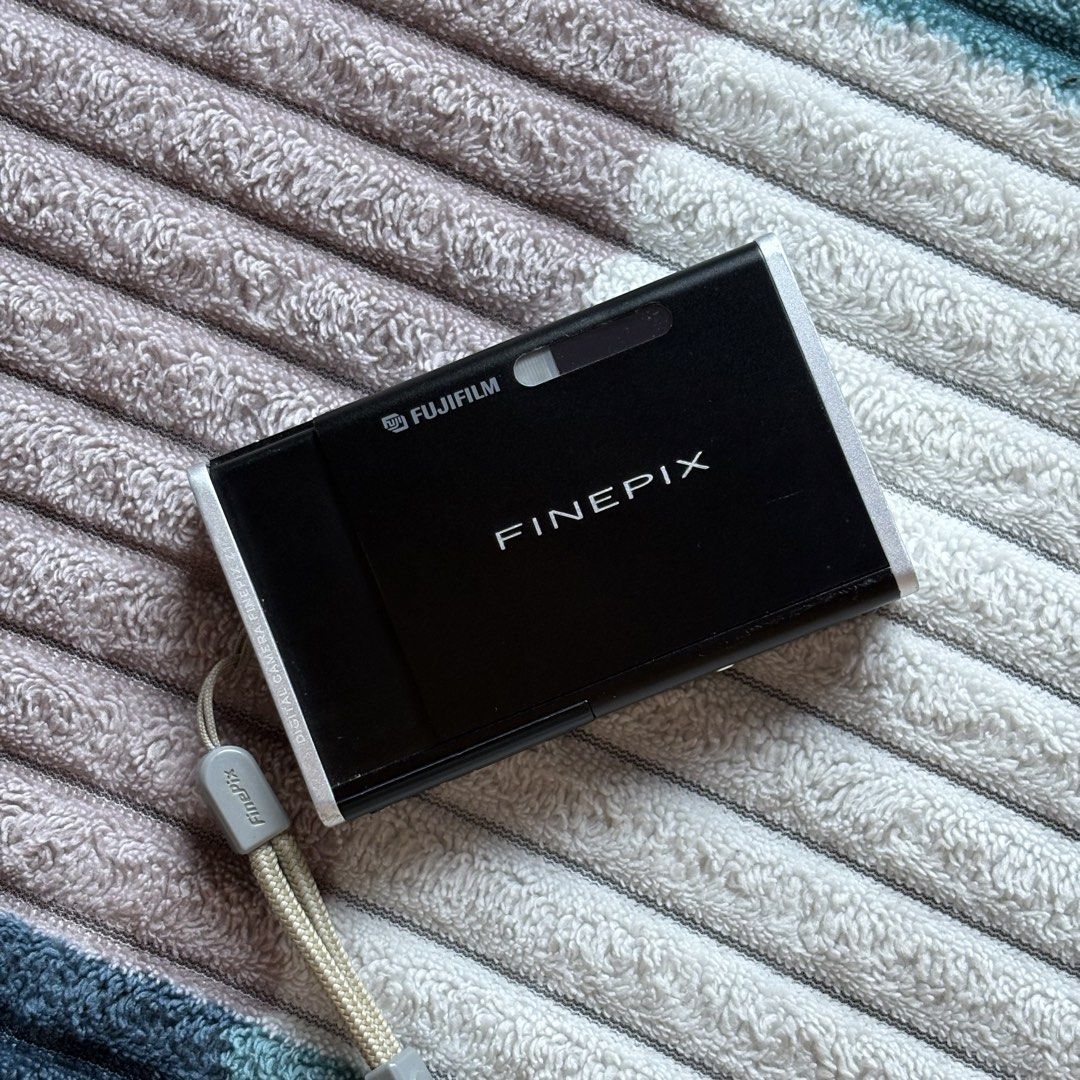 DIGICAM FUJIFILM FINEPIX Z1 DIGITAL CAMERA (Category: Cameras) located in Manila. Submitted by la.memoriaph (Listing ID 1431026214, Image 1). Description: Body: 9/10 5.1 MP | Released in Early 2005 Uses XD Picture Card & NP-40 Battery TESTED: All posted photos are RAW FULLY FUNCTIONAL ISSUE: Intermittent power off - shuts down randomly; usually works again after a few tries. WHAT’S ON THE BOX: • Unit • Old Battery • Pouch • Beaded Wrist Strap • S