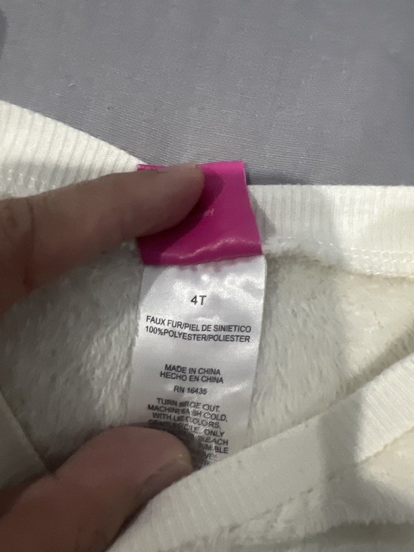 Disney Minnie Mouse Sweatshirt 3T-4T (Category: Babies & Kids Fashion) located in Paranaque City. Submitted by allabautstuff (Listing ID 1431015265, Image 3). Description: .