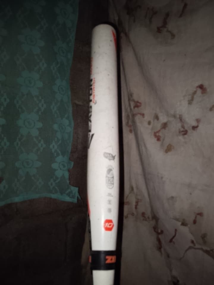 Easton Mako Baseball Bat 33 inch (Category: Other Sports Equipment and Supplies) located in Manila. Submitted by jundelsoriano234 (Listing ID 1431051469, Image 3). Description: easton softball bat size 33.