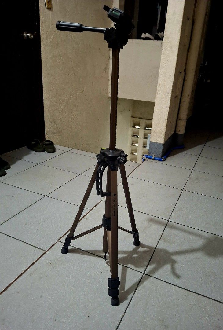 Enovation Tripod with Carrying Case (Category: Tripods & Monopods) located in Manila. Submitted by jptrading11 (Listing ID 1431137295, Image 3). Description: Good as new Enovation tripod wt 3520.