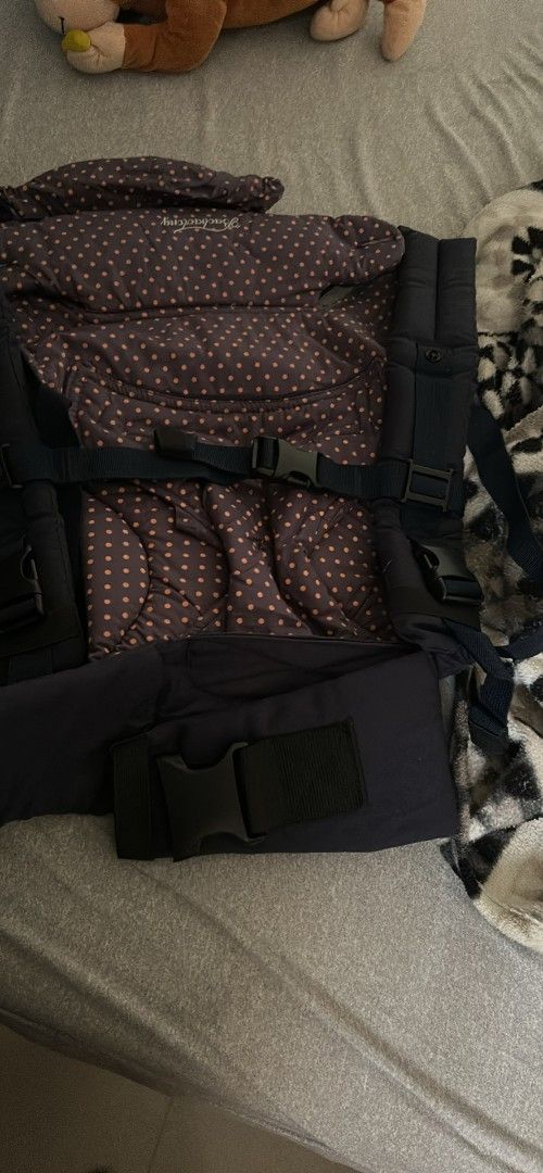 Ergobaby Baby Carrier (Category: Carriers & Slings) located in Taguig. Submitted by roxie0419 (Listing ID 1431059013, Image 3). Description: Ergobaby baby carrier features a navy blue color with a polka dot pattern. It has adjustable straps and buckles for a secure fit. It is designed to comfortably carry your baby. The carrier has a padded interior for added comfort. SF c/o buyer MOP GCash or Maya COP via LBC.