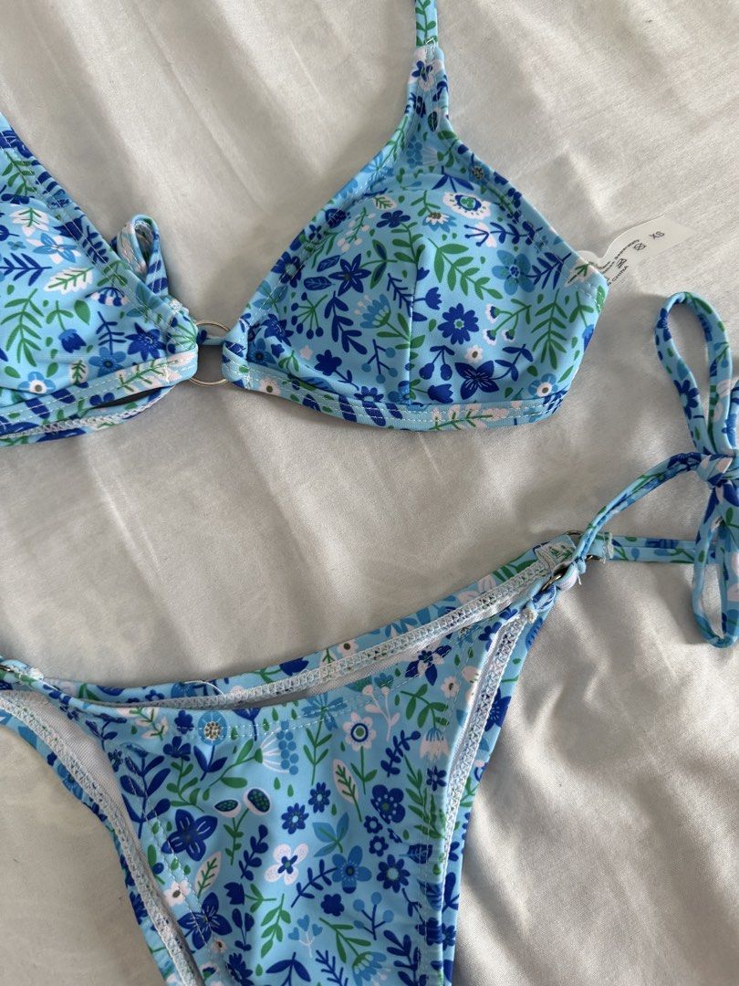 Floral Print Bikini Set (Category: Bikinis & Swimsuits) located in Cebu City. Submitted by declutteringgstufff (Listing ID 1431036166, Image 2). Description: - Floral Print Bikini Set - Size: S - Beautiful blue floral design - Perfect for beach or pool days - self tie both top and bottom so can fit up to medium .