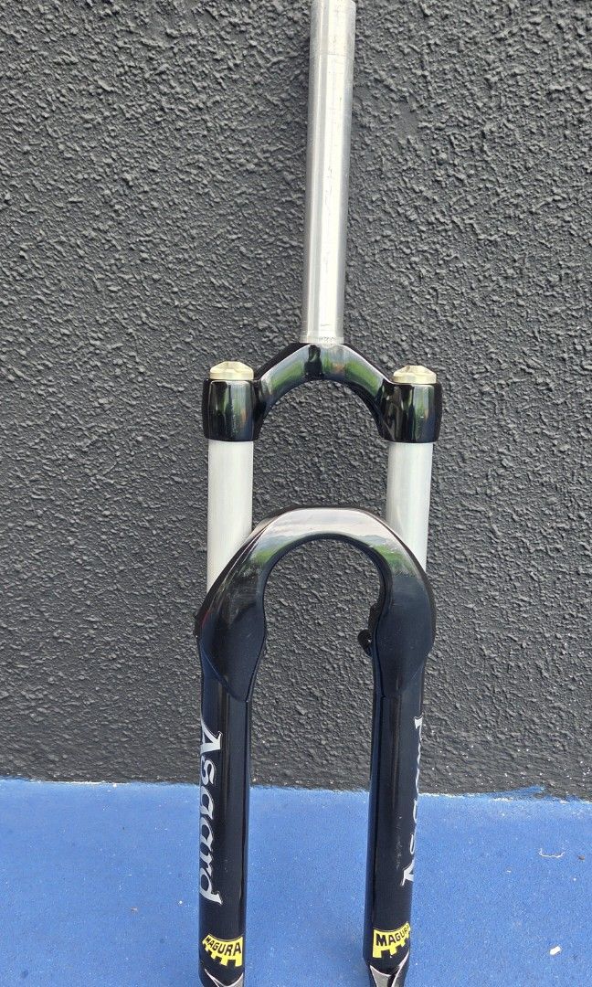 Fork (Category: Parts & Accessories) located in Singapore. Submitted by bishancyclingnetwork (Listing ID 1431007633, Image 1). Description: Important: Disc only BNOS 26" MTB Fork for sale. Last piece in Singapore, Malaysia and Batam. Grab it before it is SOLD OUT..