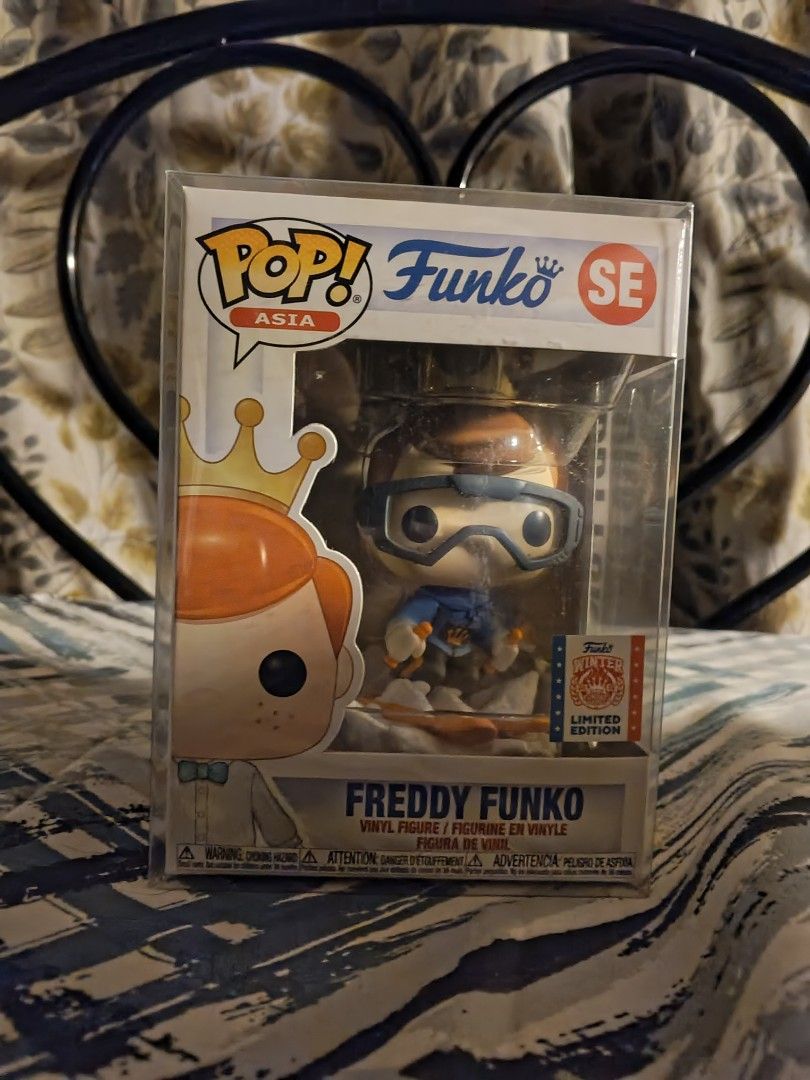 Funko Pop! Freddy Funko Hoops & Soda Can (Category: Designer & Blind Box Toys) located in Makati City. Submitted by xtomahawk (Listing ID 1431112899, Image 3). Description: For Sale Funko Pop And Soda P1500 Set Freddy Funko Winter Hoops Freddy (Signed) Funko Soda Roger Ramjet PICK UP lalamove WEST REMBO,TAGUIG CITY.