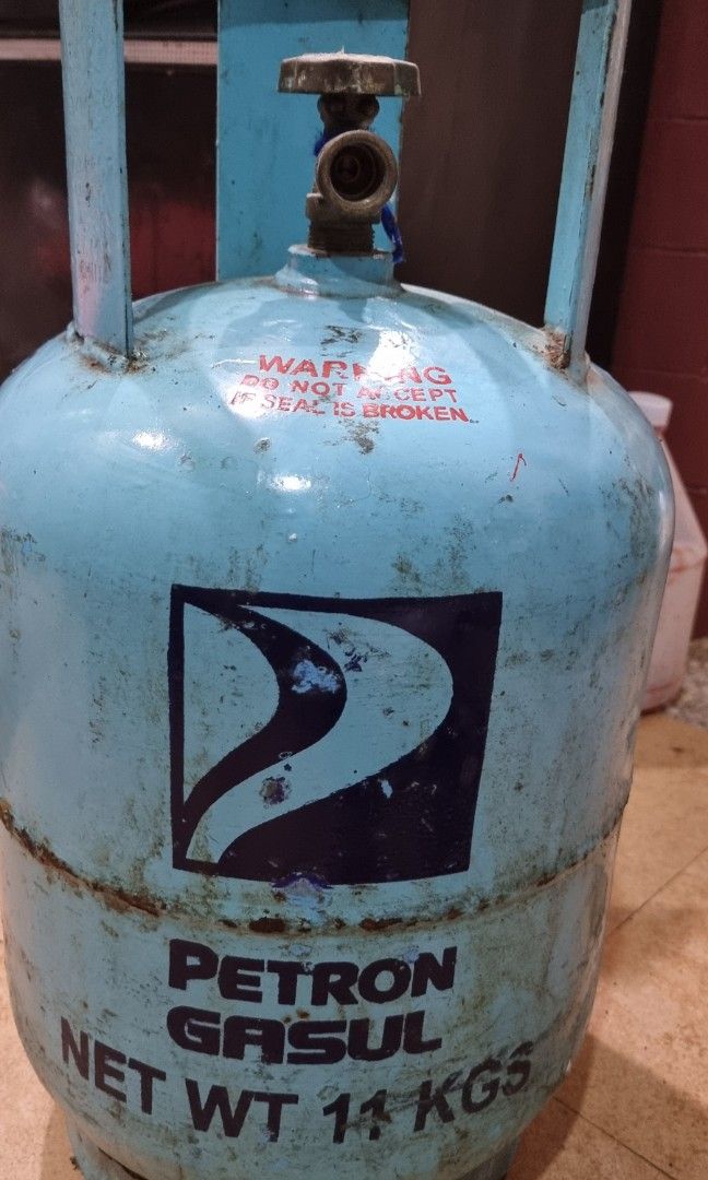 Gas Tank (empty) (Category: Other Kitchenware & Tableware) located in Quezon City. Submitted by cubao_declutter (Listing ID 1431050275, Image 1). Description: Empty Petron Gasul tank. You can trade when buying refill..