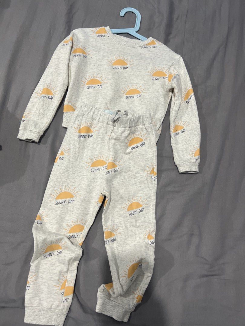 Gingersnaps Sunny Day Set - Size 4 (Category: Babies & Kids Fashion) located in Paranaque City. Submitted by allabautstuff (Listing ID 1431017165, Image 1). Description: .