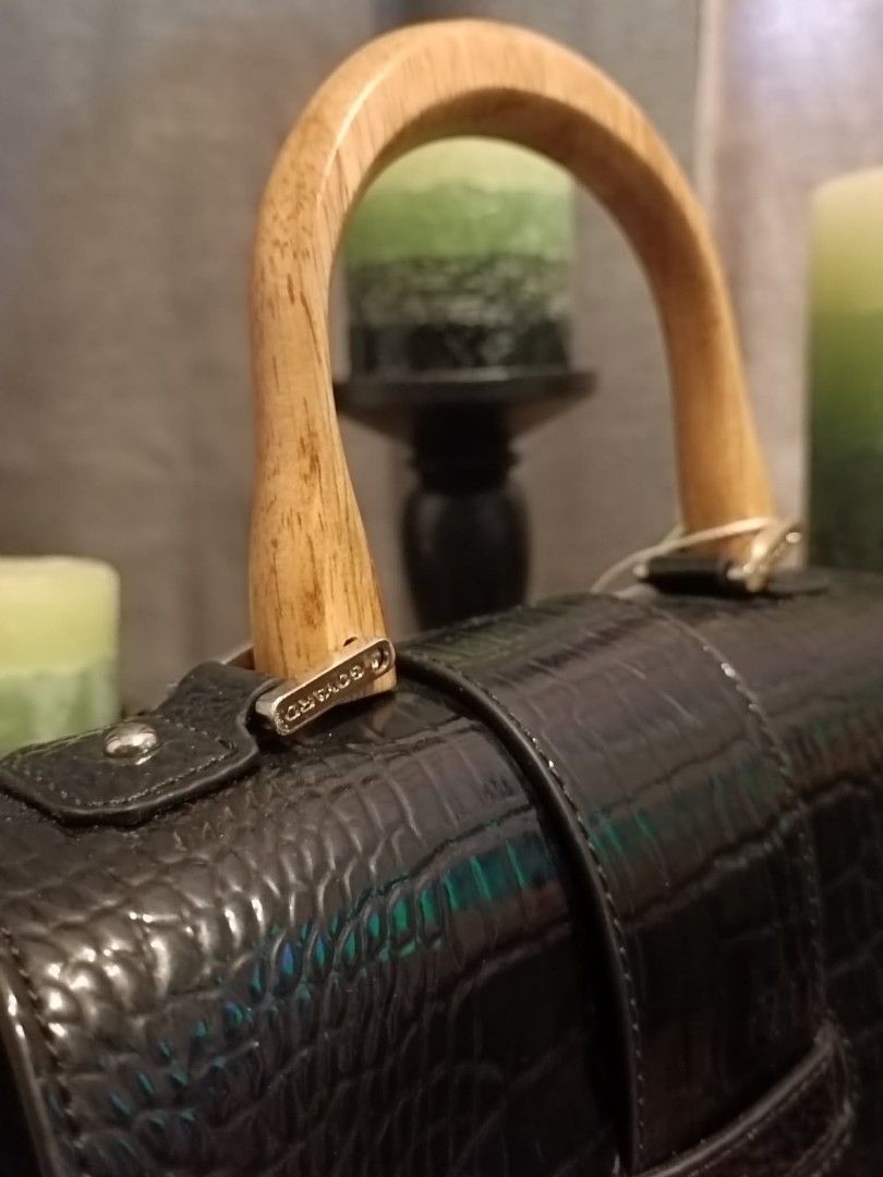 GOYARD SAIGON PM HANDBAG/SLINGBAG (Category: Luxury Bags & Wallets) located in San Juan City. Submitted by cheryl20624 (Listing ID 1431038354, Image 3). Description: GOYARD SAÏGON PM BAG IN BLACK CROCS LIKE NEW HANDBAG/SLINGBAG.