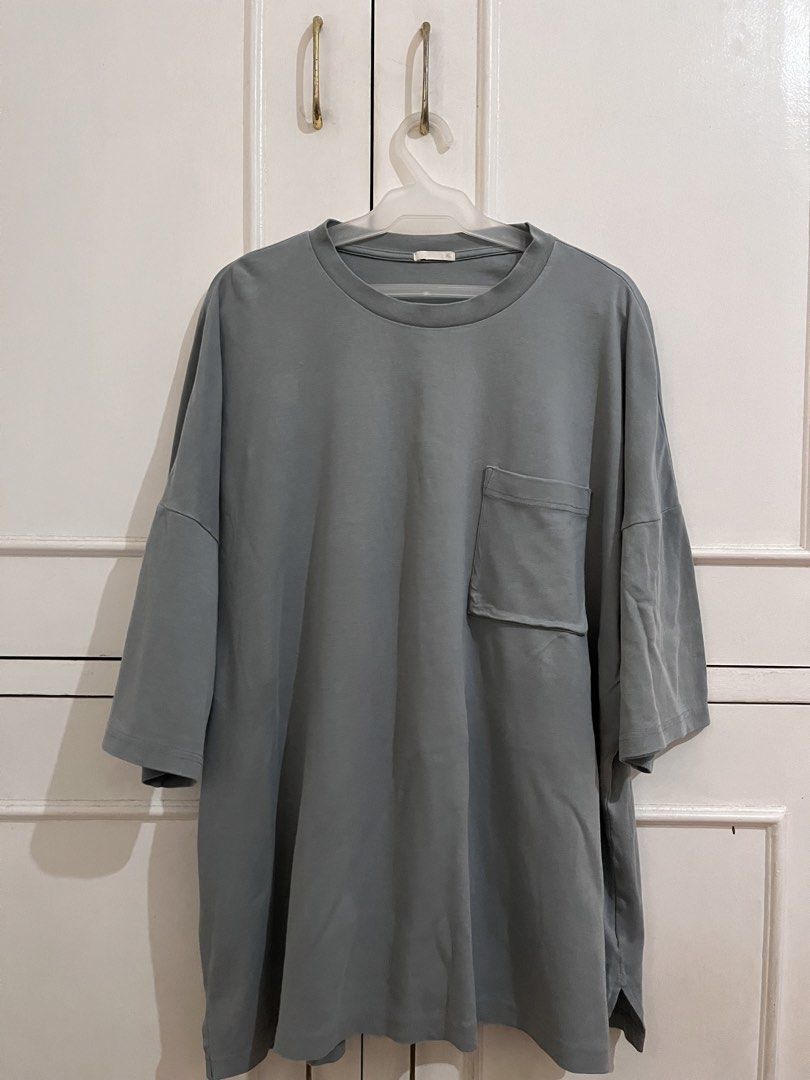 GU Loose Fit T-Shirt (Category: Tshirts & Polo Shirts ) located in Manila. Submitted by themythfs (Listing ID 1431086471, Image 2). Description: L - 29.5’’ W - 25’’ Sleeve Length - 10.5’’.