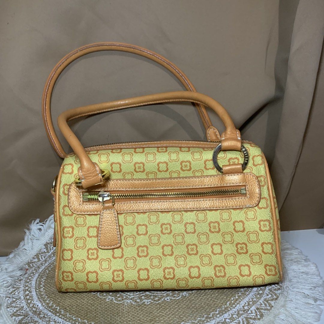 Handbag or Shoulder Bag (Category: Luxury Bags & Wallets) located in Manila. Submitted by jama_20 (Listing ID 1431162525, Image 2). Description: .