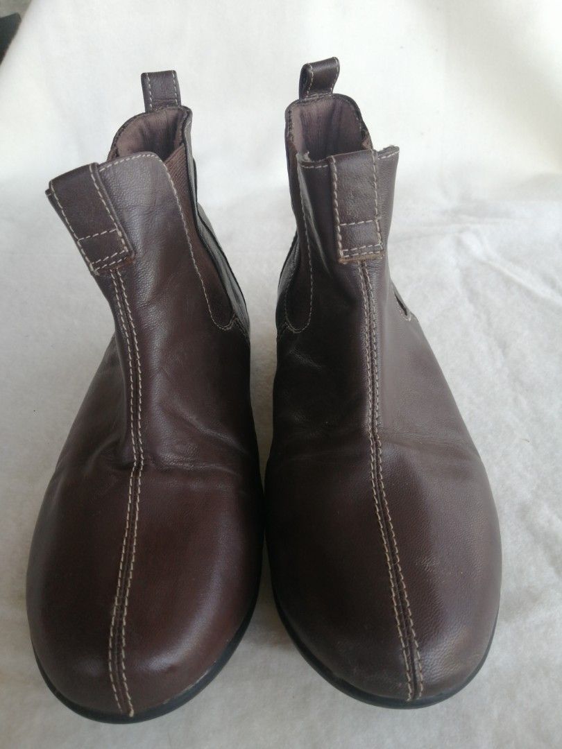 HERB ANKLE LEATHER BOOTS JAPAN (Category: Boots) located in Liloan. Submitted by aidolcapz88 (Listing ID 1431075297, Image 1). Description: Size 23cm or 7..very nice and comfty in actual.