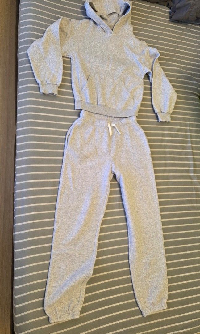 H&M Hoodie and Jogger set (Category: Babies & Kids Fashion) located in Cebu City. Submitted by memcy (Listing ID 1430991114, Image 1). Description: worn once only.