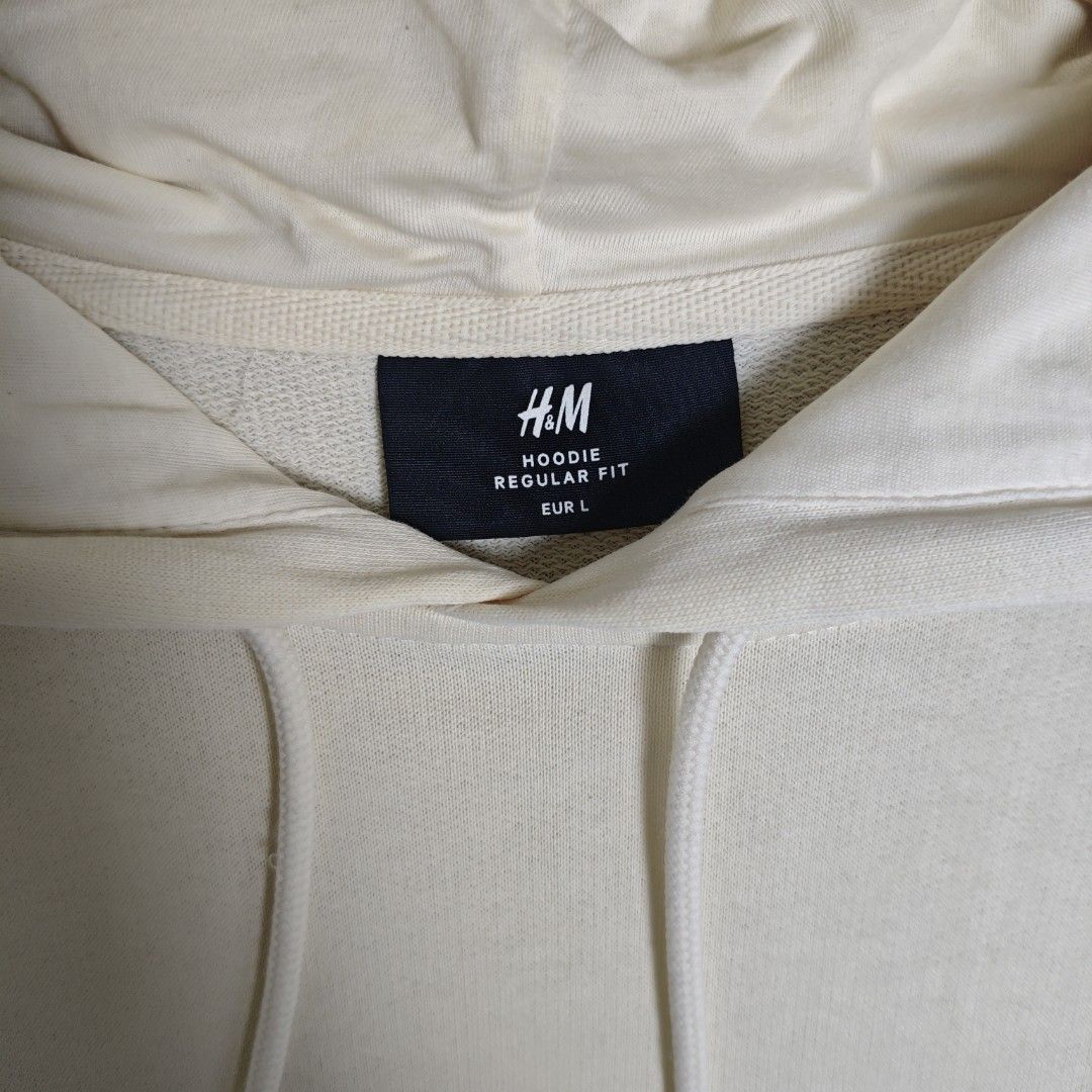 H&M Hoodie Regular Fit - Size L (Category: Hoodies) located in Manila. Submitted by tinytoonthriftshop (Listing ID 1431120555, Image 3). Description: Brand : H&M Size on tag : L 📏 Width x Length : 24x29.5 Issue : NEED WASH Condition : GOOD 💰 Price : 349 📌 NOTE: Actual color may slightly vary due to lighting and camera. PAYMENT: Gcash / BPI / Maya 📍 Pinagbuhatan, Pasig City 🚚 Delivery: • Same day (book your own rider) • J&T ❗ First to pay ❗ N