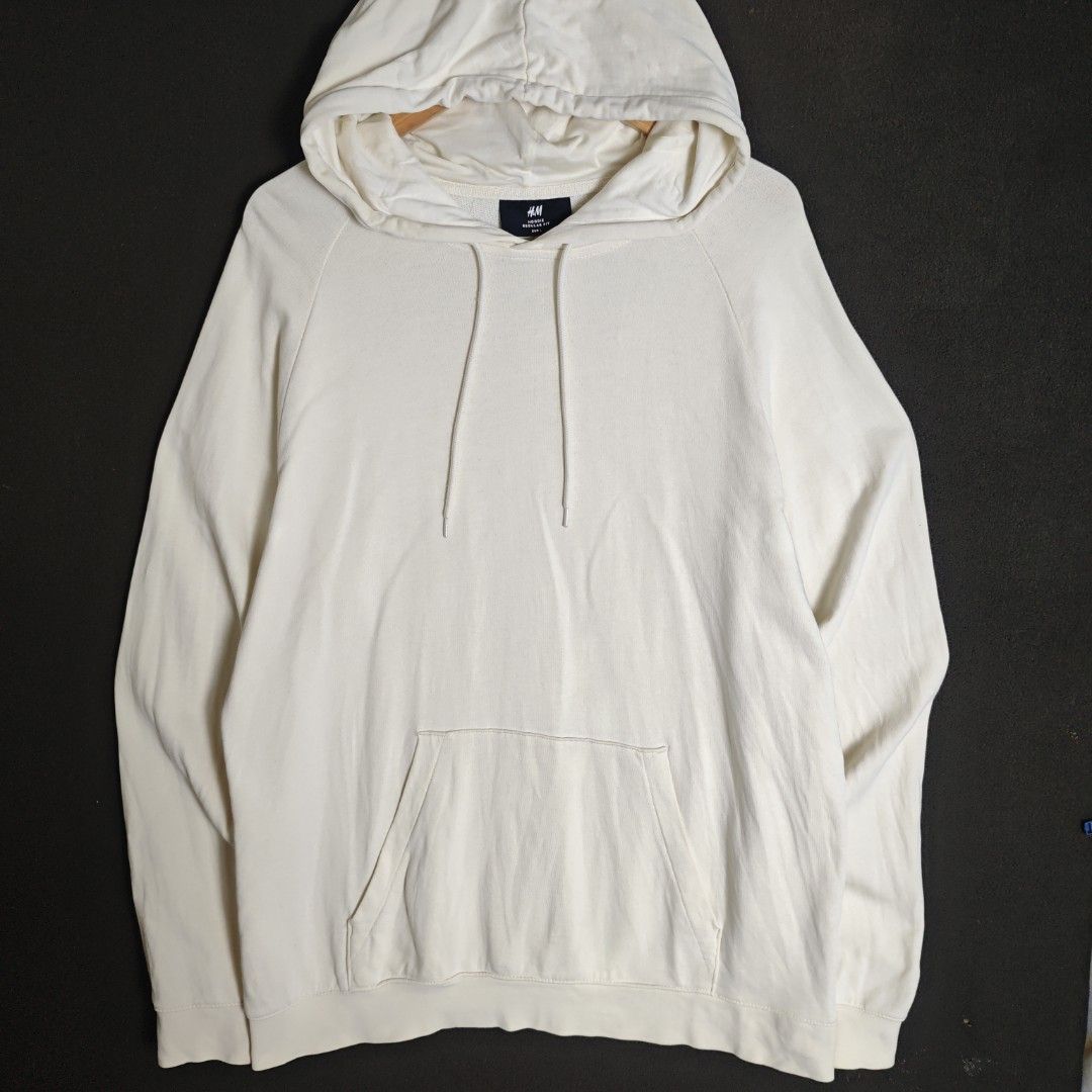H&M Hoodie Regular Fit - Size L (Category: Hoodies) located in Manila. Submitted by tinytoonthriftshop (Listing ID 1431120555, Image 1). Description: Brand : H&M Size on tag : L 📏 Width x Length : 24x29.5 Issue : NEED WASH Condition : GOOD 💰 Price : 349 📌 NOTE: Actual color may slightly vary due to lighting and camera. PAYMENT: Gcash / BPI / Maya 📍 Pinagbuhatan, Pasig City 🚚 Delivery: • Same day (book your own rider) • J&T ❗ First to pay ❗ N