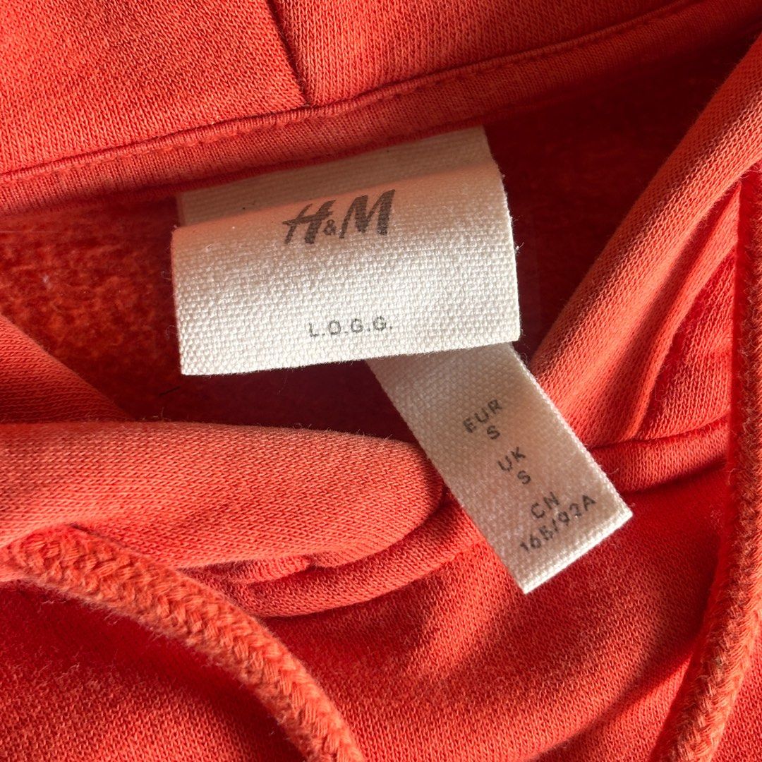 H&M Mount Rainier Hoodie (Category: Coats, Jackets and Outerwear) located in Quezon City. Submitted by maxmax_ (Listing ID 1431076614, Image 3). Description: Check photos for condition.