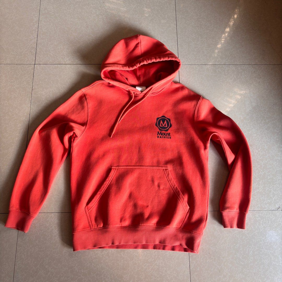 H&M Mount Rainier Hoodie (Category: Coats, Jackets and Outerwear) located in Quezon City. Submitted by maxmax_ (Listing ID 1431076614, Image 1). Description: Check photos for condition.