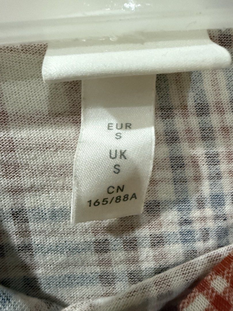 H&M Plaid Knot Front Top - Size S (2pcs) (Category: Blouses) located in Manila. Submitted by oceans18 (Listing ID 1431117440, Image 2). Description: H&M Plaid Knot Front Top - Size S. Stylish plaid design with a knot front..