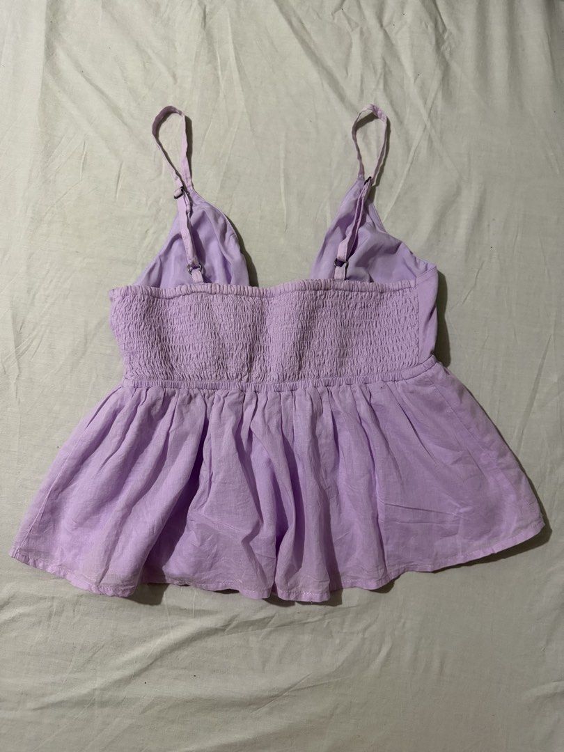 Hollister peplum cami top (Category: Sleeveless) located in Manila. Submitted by vizuu (Listing ID 1431153491, Image 2). Description: Used once No issues, good condition.