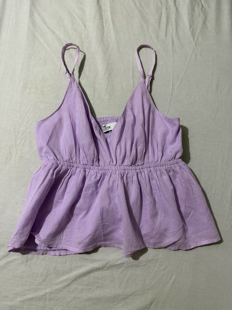 Hollister peplum cami top (Category: Sleeveless) located in Manila. Submitted by vizuu (Listing ID 1431153491, Image 1). Description: Used once No issues, good condition.