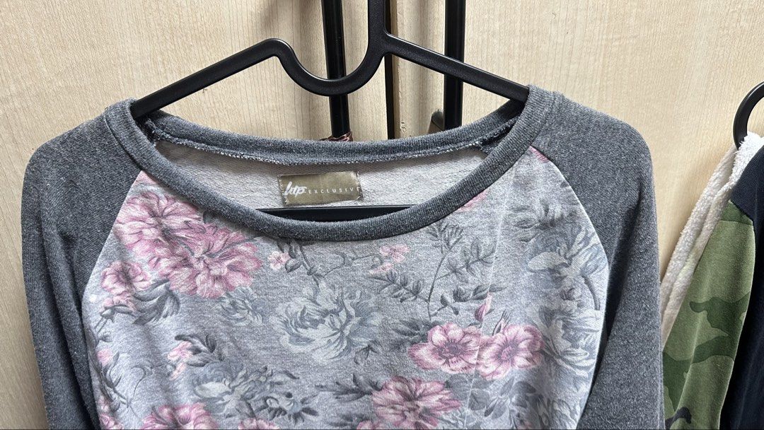 HTP Clothing Sweater Longsleeves (Category: Longsleeves) located in Valenzuela. Submitted by jam0816 (Listing ID 1431173071, Image 2). Description: 👙 Fits M to L ❄️ Pang Baguio weather or casual office wear .